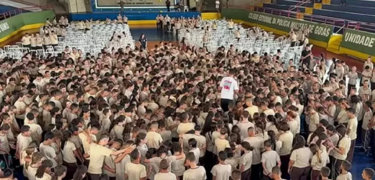 Palestra de Guilherme Batista em escola