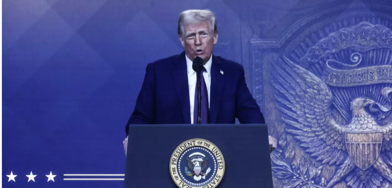 O presidente dos EUA, Donald Trump, faz um discurso especial remotamente durante a 55ª reunião anual do Fórum Econômico Mundial em Davos, Suíça, em 23 de janeiro de 2025