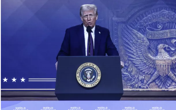 O presidente dos EUA, Donald Trump, faz um discurso especial remotamente durante a 55ª reunião anual do Fórum Econômico Mundial em Davos, Suíça, em 23 de janeiro de 2025