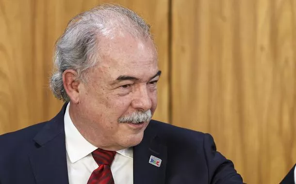 Mercadante participa de anúncio de financiamento para estradas no Paraná e critica “governadores prisioneiros da polarização”