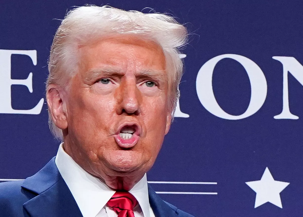 Presidente dos EUA, Donald Trump, fala durante reunião de republicanos da Câmara no resort Trump National Doral, em Miami, Flórida - 27/01/2025