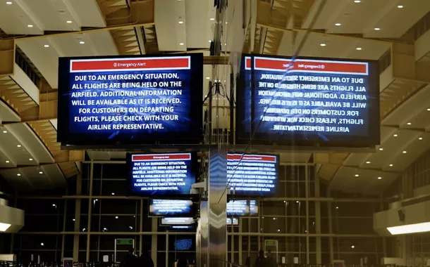 Aviso de emergência após o acidente aéreo nos Estados Unidos