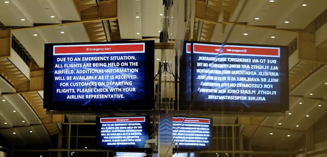 Aviso de emergência após o acidente aéreo nos Estados Unidos