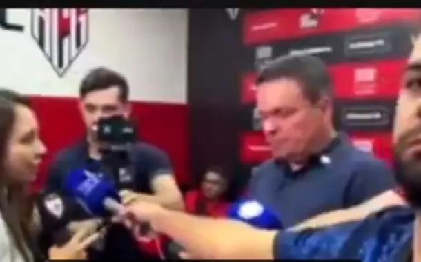 A repórter Nathália Freitas, da TV Globo e Rádio CBN, abandonou a entrevista coletiva do presidente do Atlético-GO