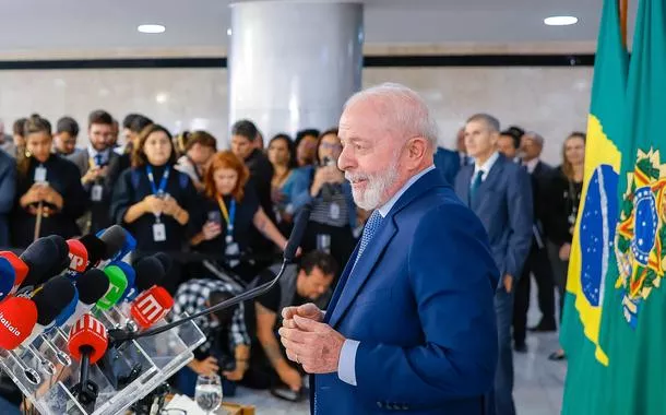 Lula fecha semana com recordes no emprego e retomada do comando da comunicação
