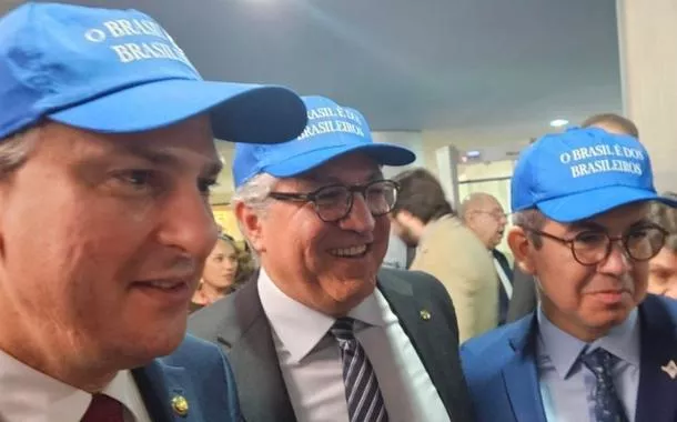 Ministros reagem a Trump com boné azul e mensagem de soberania: "o Brasil é dos brasileiros"