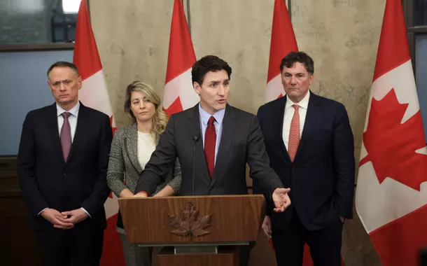 Trudeau diz que Trump suspenderá tarifas sobre Canadá por pelo menos 30 dias