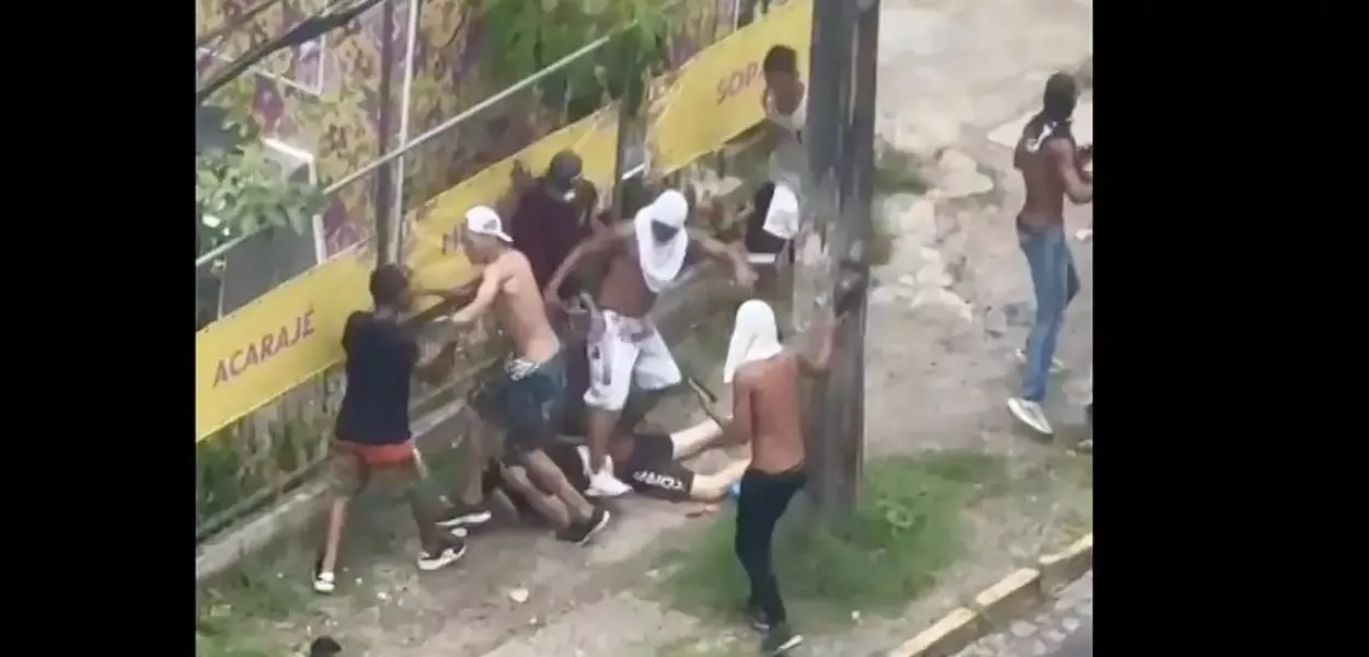 Briga entre torcidas do Sport e Santa Cruz em Recife