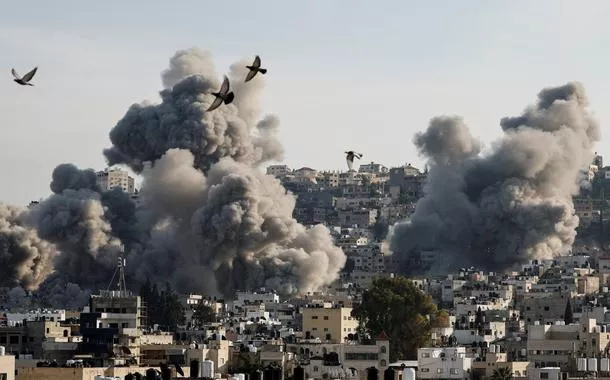 Militares israelenses explodem prédios em campo de refugiados na Cisjordânia