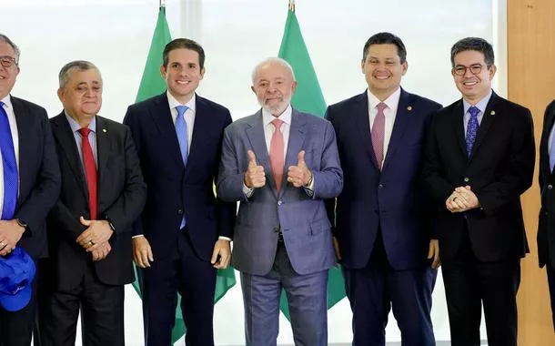 Em encontro com Lula, Hugo Motta diz estar "100% à disposição" e Alcolumbre fala em "apoiar a agenda do governo"