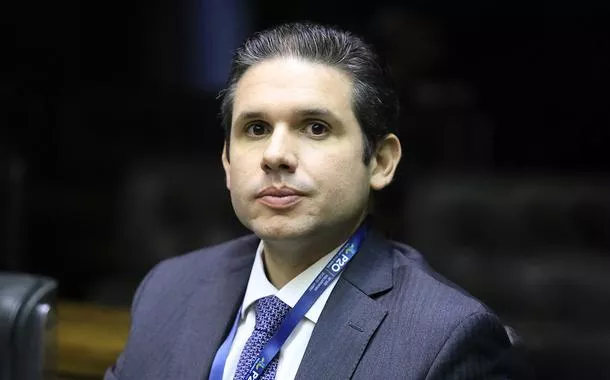 Novo presidente da Câmara defende debate sobre parlamentarismo no Brasil