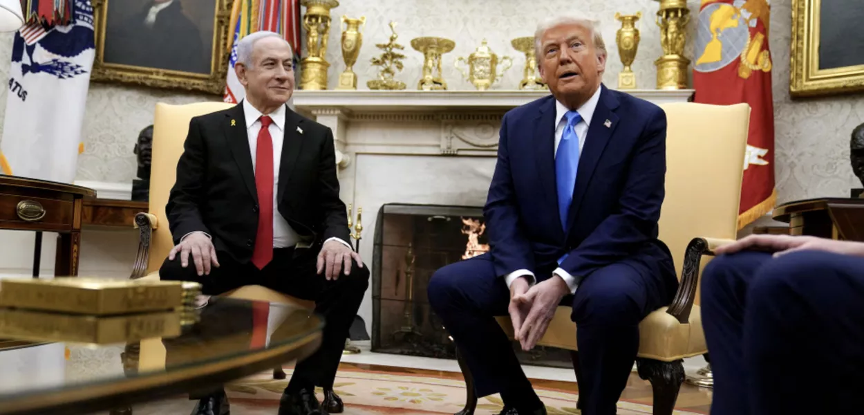 O presidente dos EUA, Donald Trump, encontra-se com o primeiro-ministro israelense, Benjamin Netanyahu, no Salão Oval da Casa Branca em Washington, EUA, 4 de fevereiro de 2025