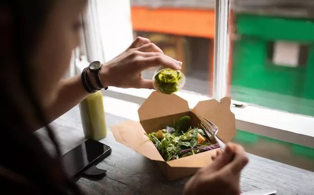 Cazoolo e iFood desenvolvem embalagens retornáveis para reduzir resíduos no delivery