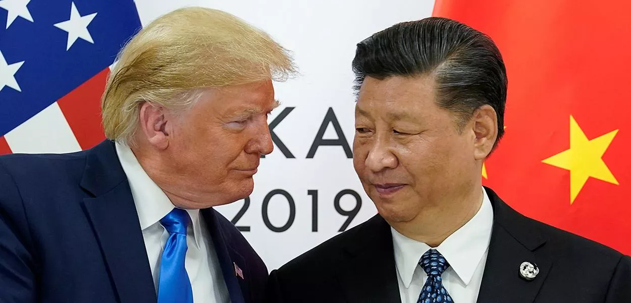 Donald Trump (à esq.) e Xi Jinping