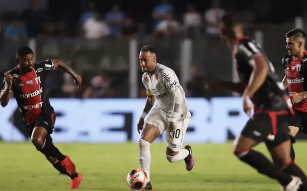 Neymar com a camisa do Santos