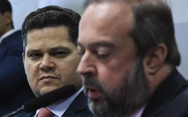 Com Silveira mantido, Alcolumbre agora pressiona por mudanças no segundo escalão do ministério