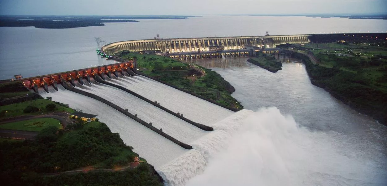 Paraguai convoca embaixador brasileiro por suposta espionagem relacionada a Itaipu