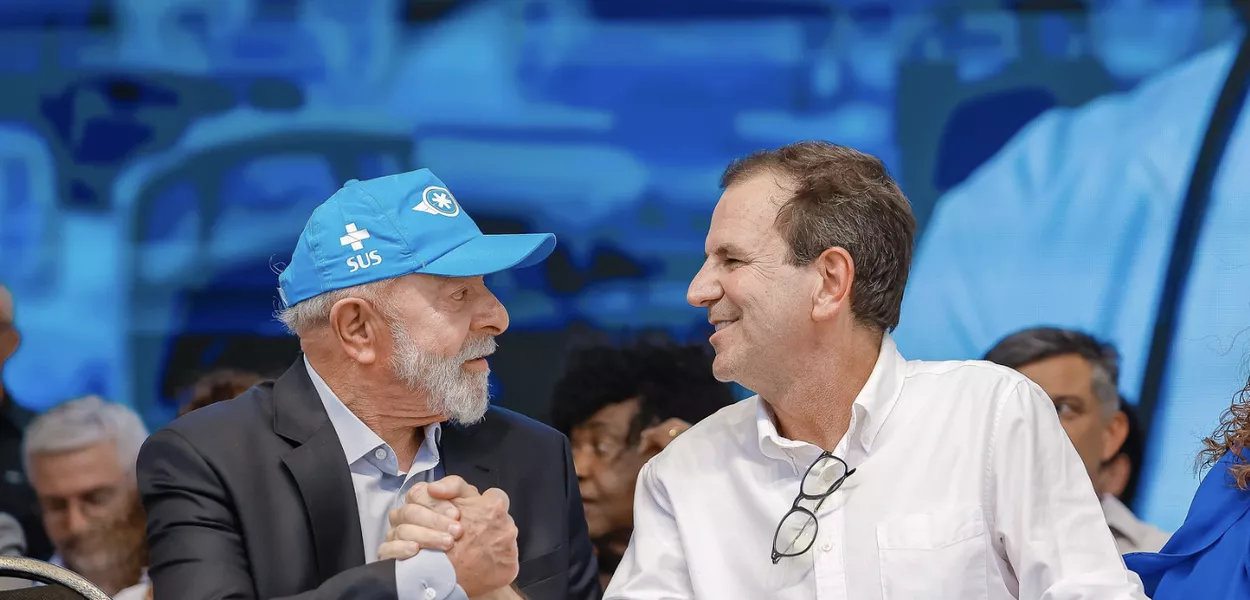 Presidente Luiz Inácio Lula da Silva e Eduardo Paes, prefeito do Rio de Janeiro, durante cerimônia de reabertura da Emergência do Hospital Federal de Bonsucesso, Rio de Janeiro - RJ.