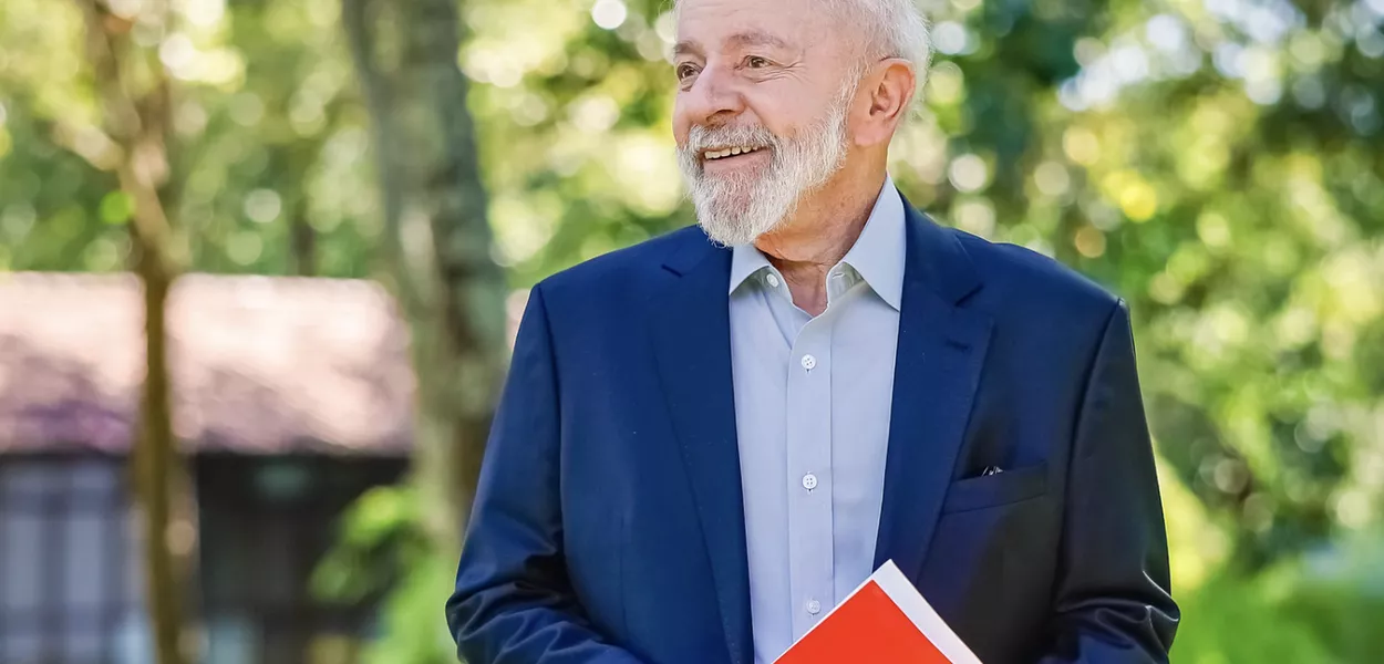 Presidente Luiz Inácio Lula da Silva em entrevista às rádios Metrópole e Sociedade, da Bahia, na Residência oficial da Granja do Torto, Brasília - DF.