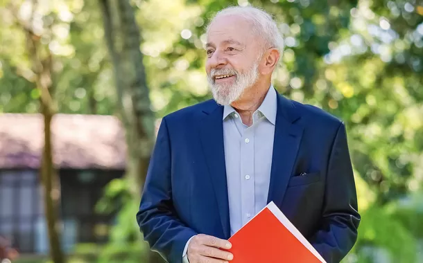 Presidente Luiz Inácio Lula da Silva em entrevista às rádios Metrópole e Sociedade, da Bahia, na Residência oficial da Granja do Torto, Brasília - DF.