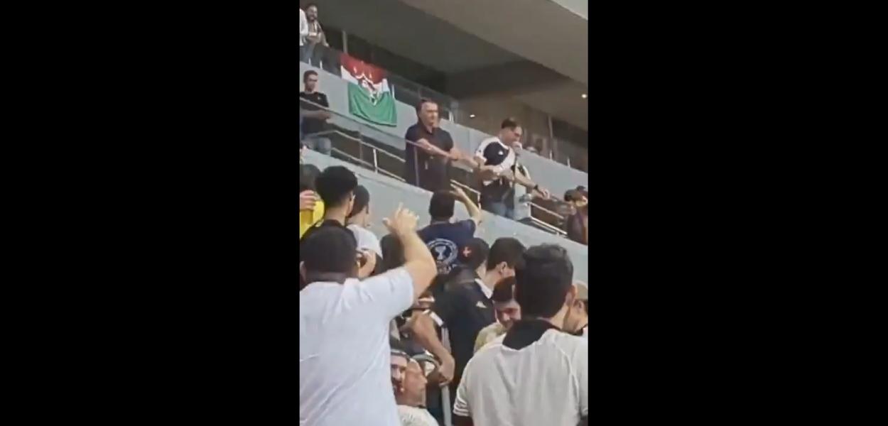 Uh, vai ser preso: Bolsonaro é hostilizado por vascaínos em jogo no Mané Garrincha (vídeo)