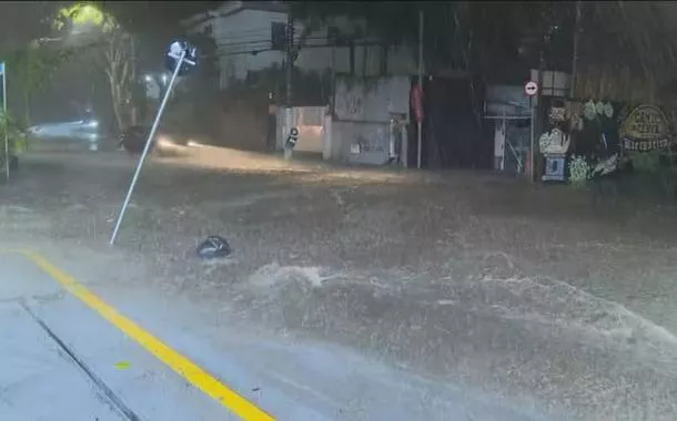 Moradores da capital paulista recebem alerta de chuva severa
