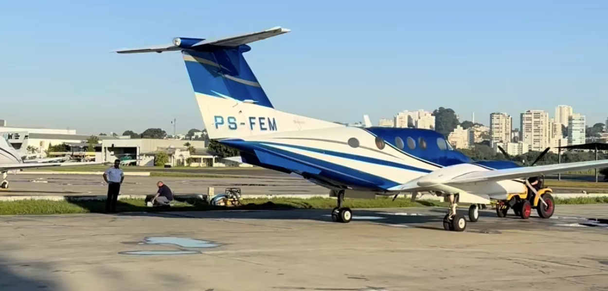 Registro feito pelo advogado Márcio Louzada Carpena antes de embarcar na aeronave