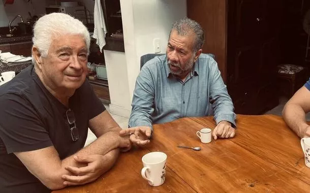 Requião é convidado a se filiar ao PDT e abre enquete para definir seu destino partidário