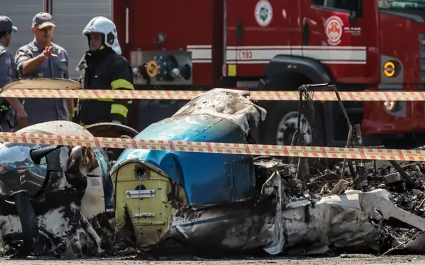 Aeronave bateu em árvore antes de atingir ônibus em São Paulo