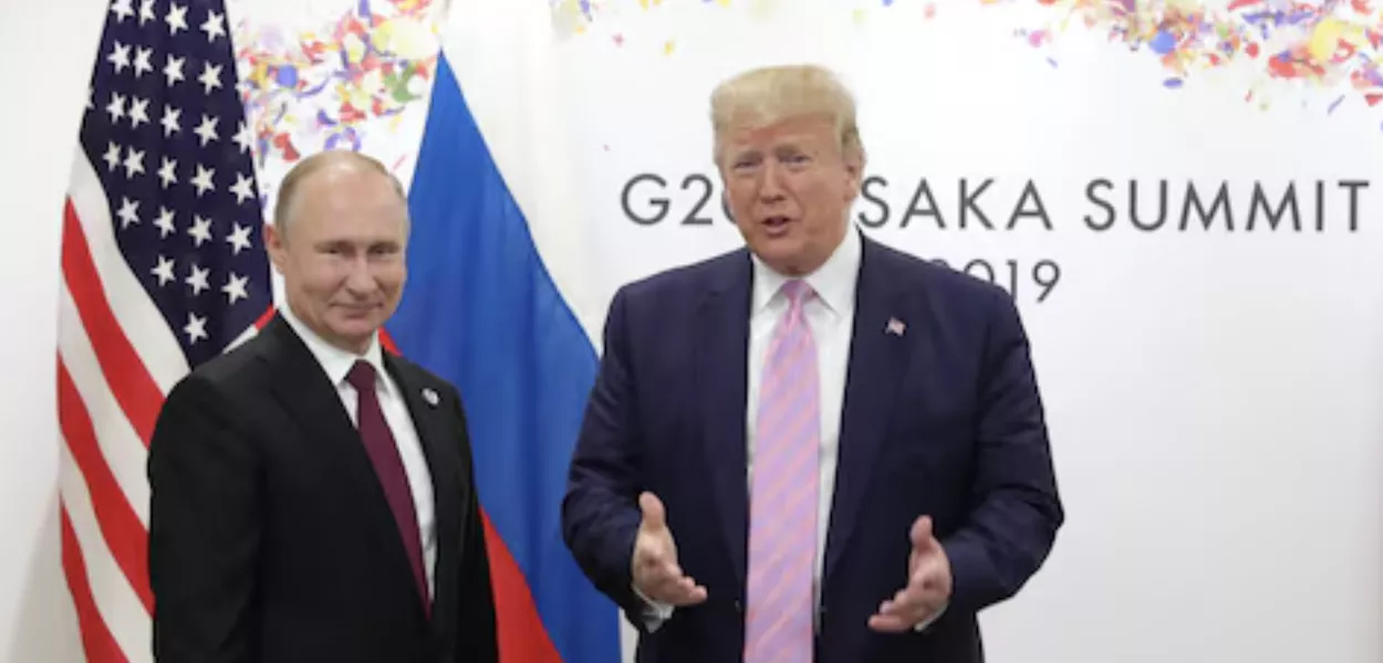 O presidente da Rússia, Vladimir Putin, e o presidente dos EUA, Donald Trump, participam de uma reunião à margem da cúpula do G20 em Osaka, Japão, em 28 de junho de 2019