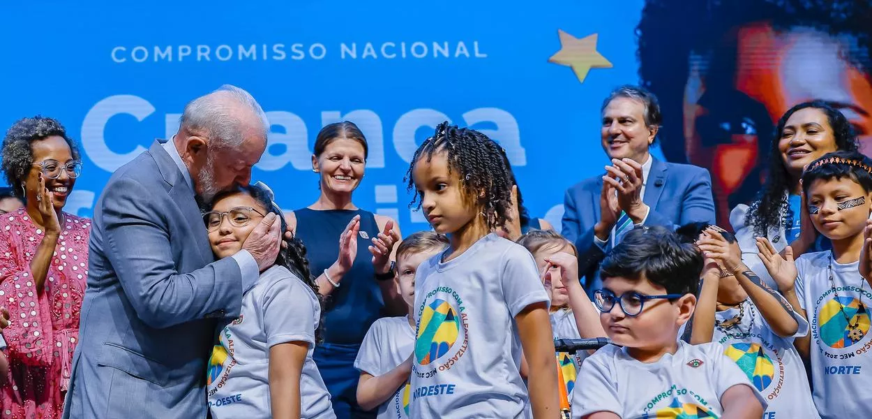 Lula celebra educação infantil