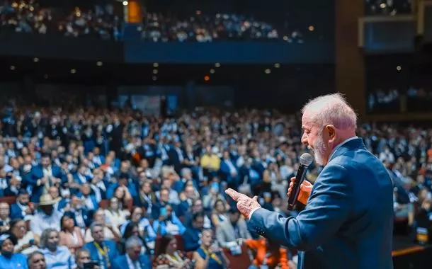 Lula participa de encontro com prefeitos e intensifica diálogo visando fortalecimento nos municípios