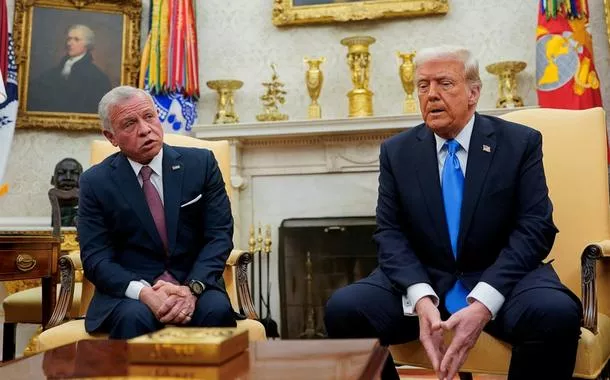 Trump se reúne com o rei Abdullah na Casa Branca