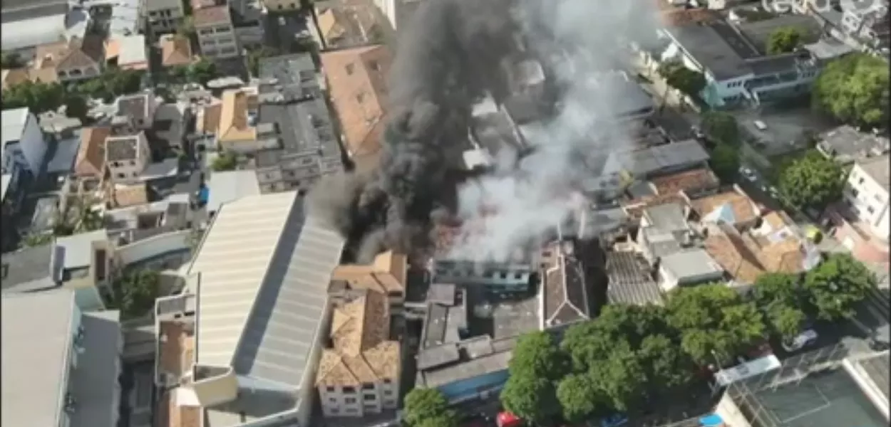 Incêndio em fábrica no RJ: confecção não tinha alvará dos bombeiros para funcionamento, diz coronel