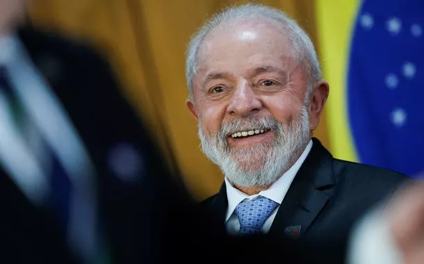 Lula diz que economia crescerá, inflação está controlada e prevê "grande ano" em 2025
