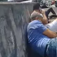 Helicóptero blindado da PM é atingido em tiroteio e faz pouso de emergência; Avenida Brasil e Linha Vermelha são fechadas