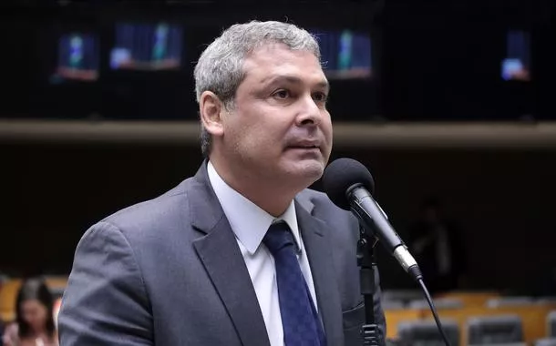 Lindbergh recorda: 'inflação dos alimentos nos domicílios brasileiros foi mais de 56% durante o governo Bolsonaro'