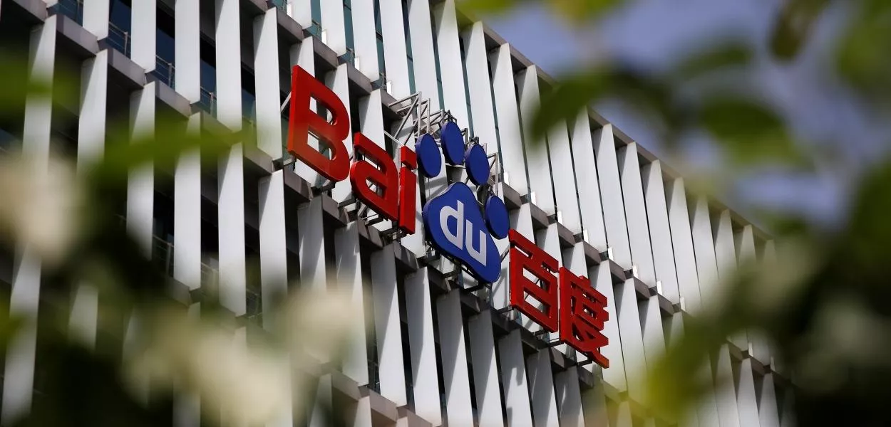 Logo da Baidu na sede da companhia em Pequim