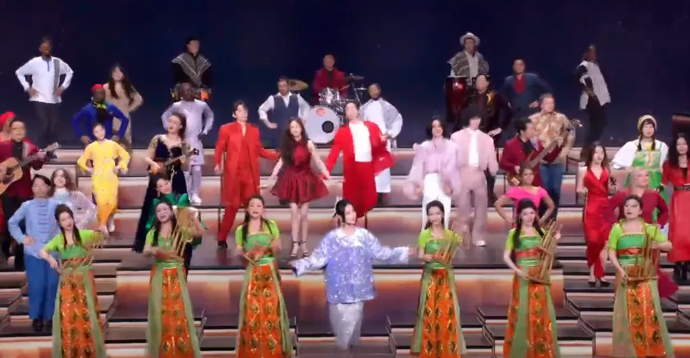 Sucessos globais unem culturas na Gala do Festival das Lanternas 2025 do CMG
