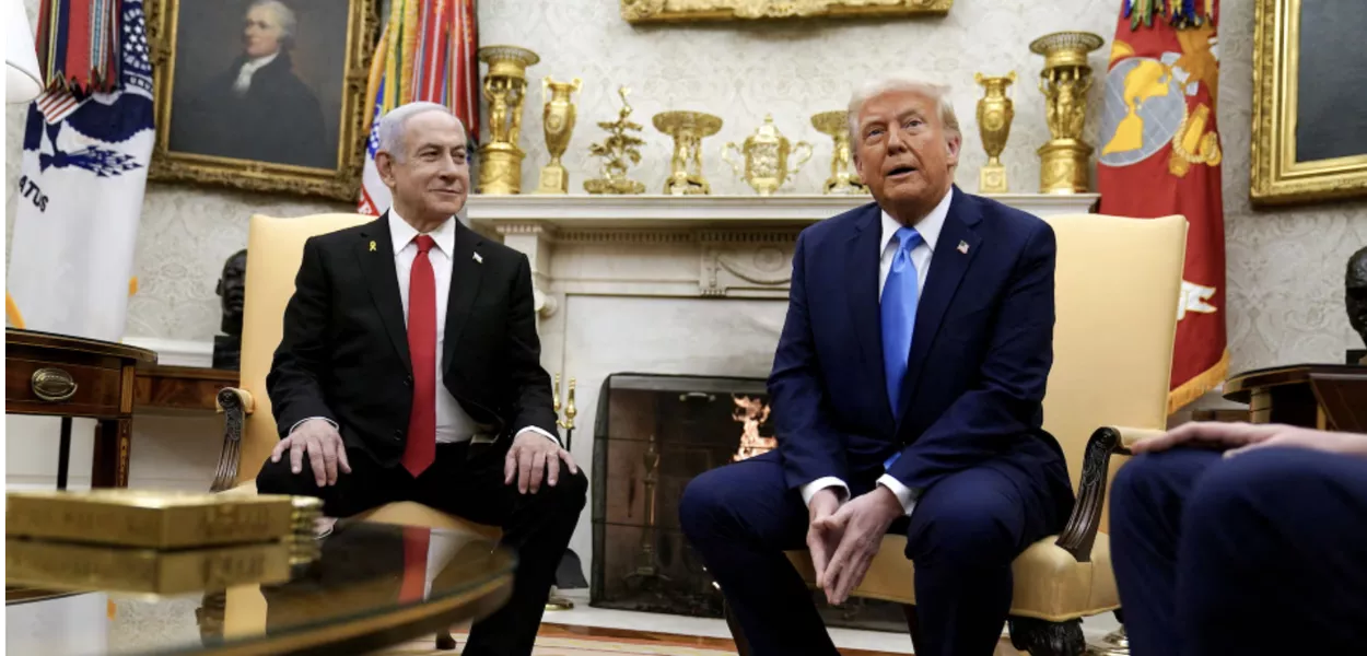 O presidente dos EUA, Donald Trump, encontra-se com o primeiro-ministro israelense, Benjamin Netanyahu, no Salão Oval da Casa Branca em Washington, EUA, 4 de fevereiro de 2025