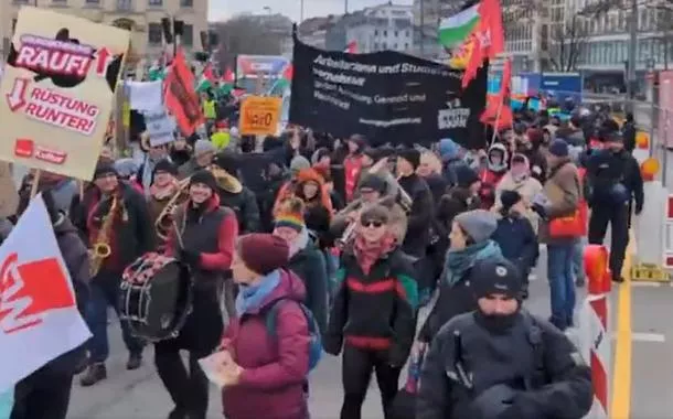 Manifestantes alemães vão às ruas contra a Otan durante a Conferência de Segurança de Munique (vídeo)