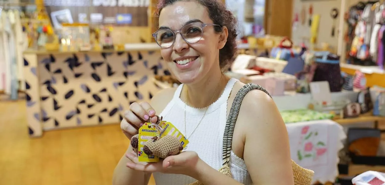 De passagem por Brasília, onde seus filhos nasceram, a designer Alice Prina procurou uma das lojas Artesanato Brasília