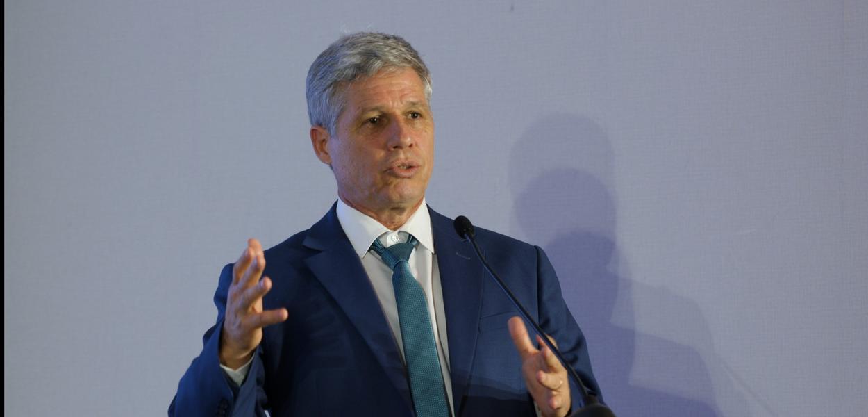 "Sem anistia para golpista traidor da pátria", diz Paulo Teixeira sobre  Bolsonaro | Brasil 247