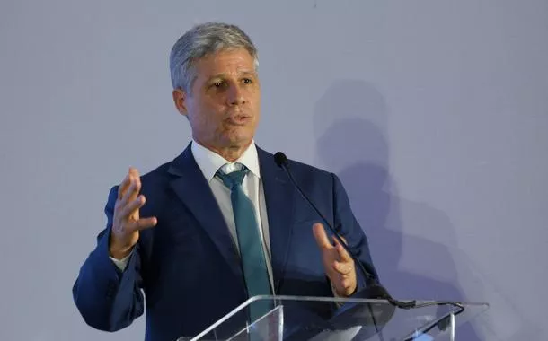 Paulo Teixeira diz que vai ao STF contra Tarcísio de Freitas