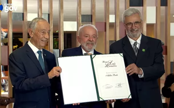 Presidentes do Brasil e de Portugal entregam Prêmio Camões à poesia de Adélia Prado