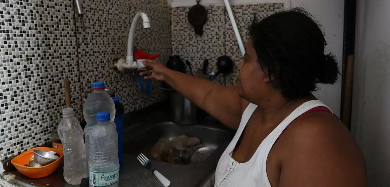 Milhares de moradores do Rio enfrentam falta de água em meio à onda de calor extremo