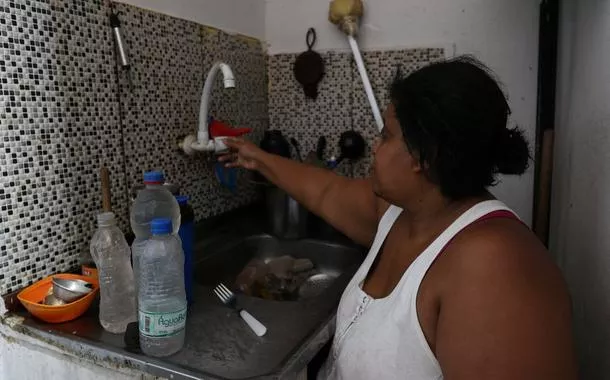 Milhares de moradores do Rio enfrentam falta de água em meio à onda de calor extremo