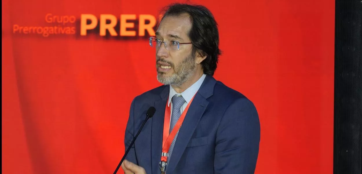 Advogado criminalista e professor da Faculdade de Direito da Universidade de São Paulo Pierpaolo Bottini fala no painel "O significado da decisão do STF sobre porte da cannabis para uso pessoal", durante o evento "A Política Nacional sobre Drogas: Um Novo Paradigma", realizado pelo Brasil 247, TV 247 e Consultor Jurídico, com apoio do grupo Prerrogativas - Brasília (DF) - 18/02/2025