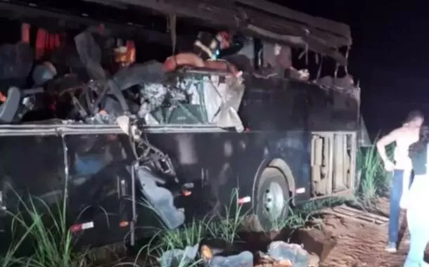 Colisão entre ônibus e caminhão acaba em mortes e feridos entre Nuporanga (SP) e São José da Bela Vista (SP)
