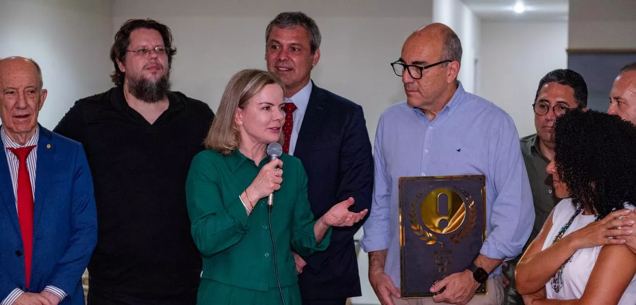 Presidente Nacional do PT, Gleisi Hoffmann, parabeniza o Brasil 247 pelo bicampeonato no iBest 